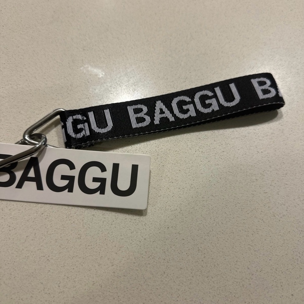 NWT Baggu keychain